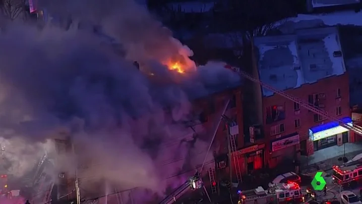 Un edificio de Nueva York ardiendo