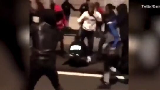 Decenas de personas agreden a dos polic&iacute;as en una fiesta en Francia