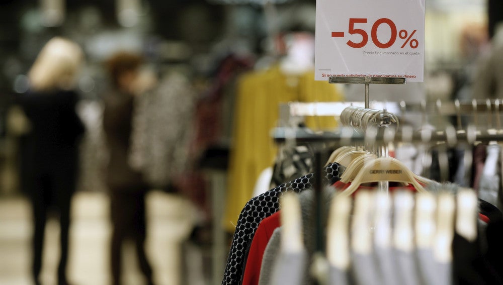 Grandes de moda como H&M, Sfera o adelantan rebajas la caída de las ventas