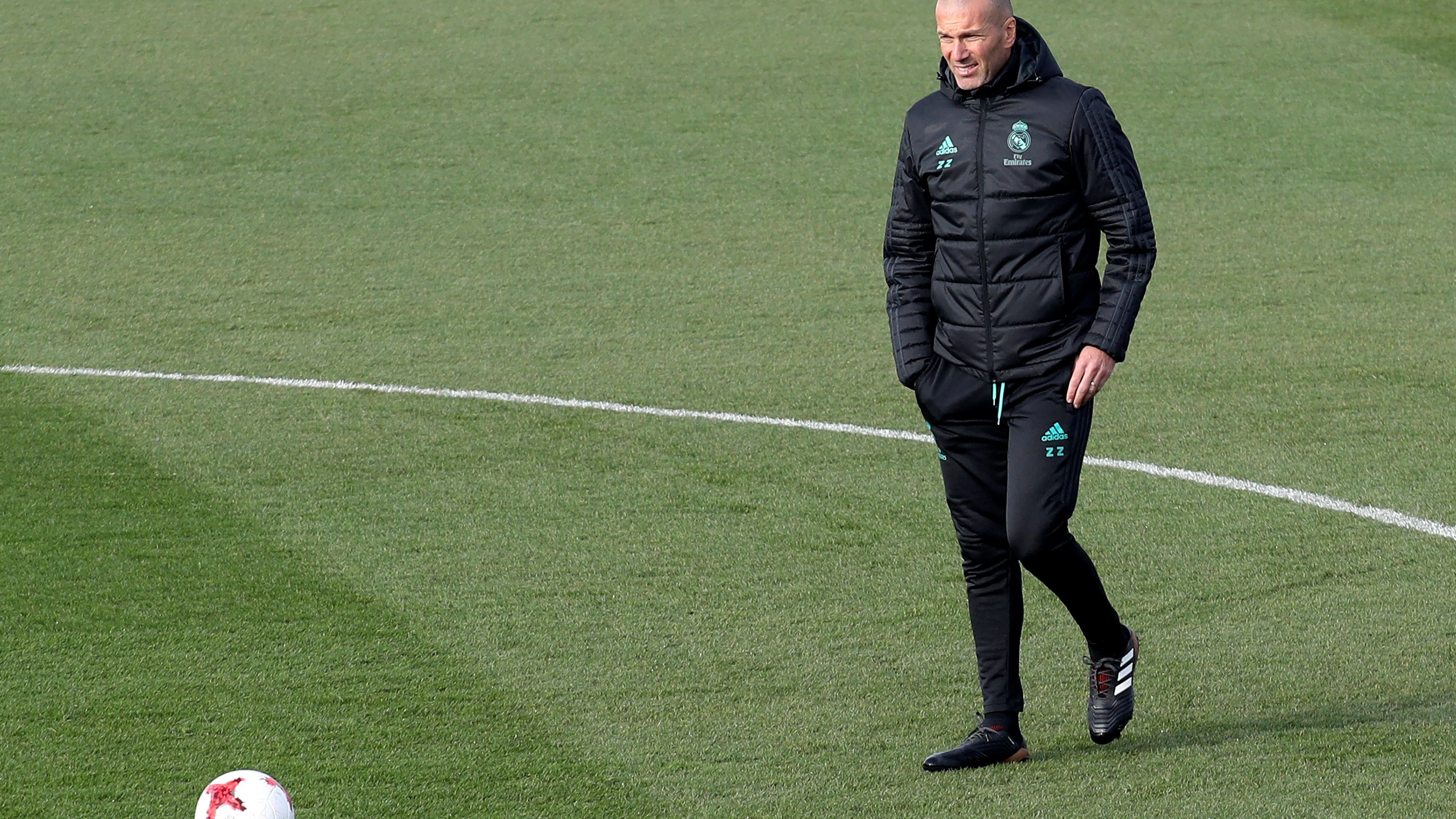 Zinedine Zidane durante un entrenamiento del Real Madrid