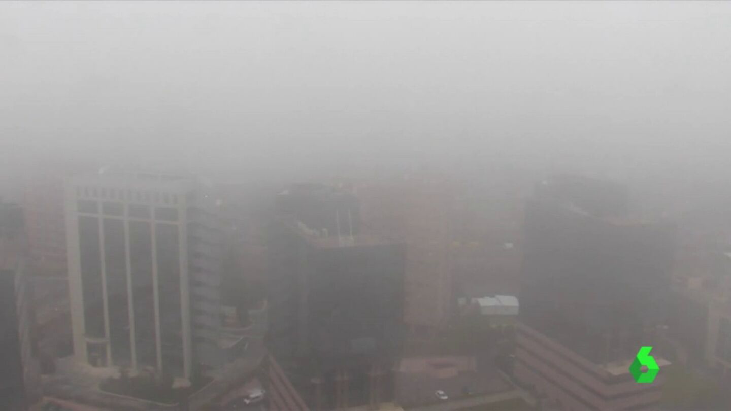 Madrid ha amanecido con una intensa niebla