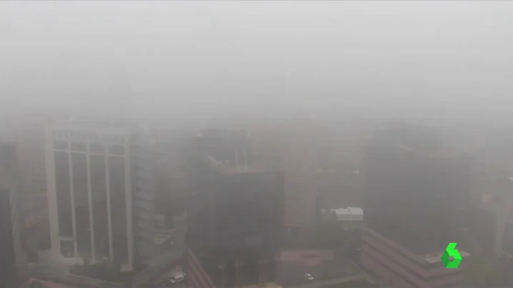 Madrid ha amanecido con una intensa niebla