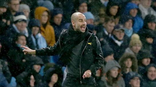 Pep Guardiola durante un partido de la Premier Pep Guardiola durante un partido de la Premier