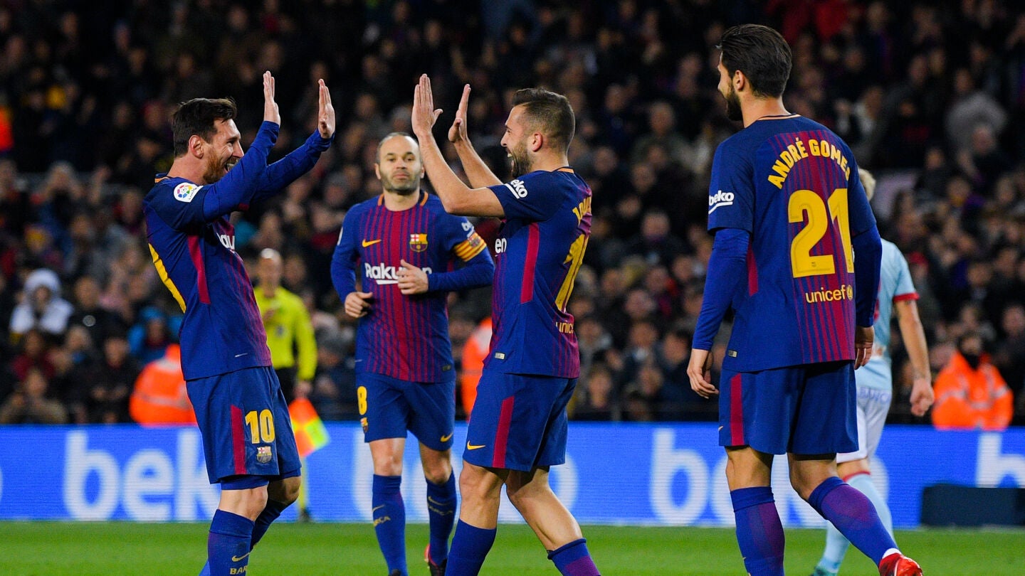 Leo Messi y Jordi Alba celebran un gol ante el Celta de Vigo