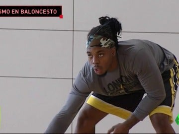 El Hospitalet denuncia gritos racistas a un jugador en Ávila: "Los árbitros no hicieron nada" El Hospitalet denuncia gritos racistas a un jugador en Ávila: "Los árbitros no hicieron nada"