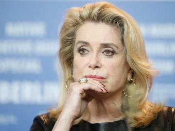 La actriz francesa Catherine Deneuve posa durante la rueda de prensa de La Matrona La actriz francesa Catherine Deneuve posa durante la rueda de prensa de La Matrona