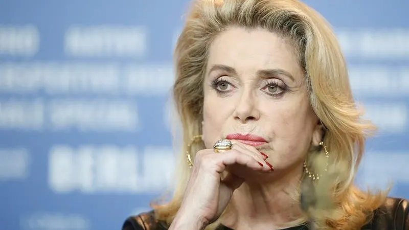 La actriz francesa Catherine Deneuve posa durante la rueda de prensa de La Matrona La actriz francesa Catherine Deneuve posa durante la rueda de prensa de La Matrona