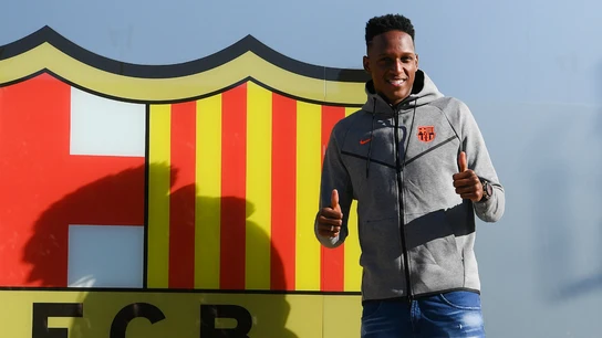 Yerry Mina, con el escudo del Barcelona Yerry Mina, con el escudo del Barcelona