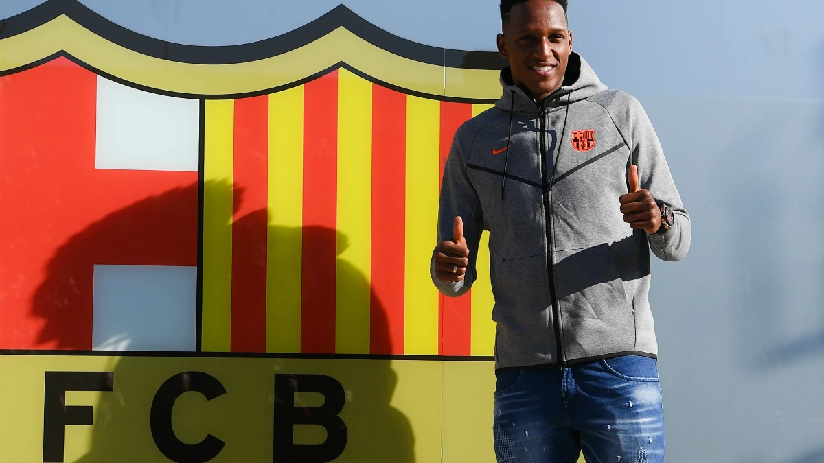 Yerry Mina, con el escudo del Barcelona