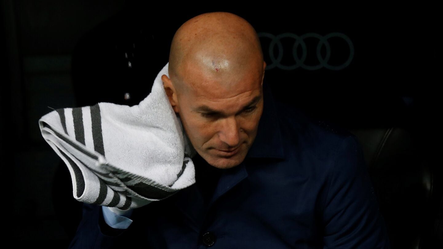 Zidane, en el banquillo del Bernab&eacute;u