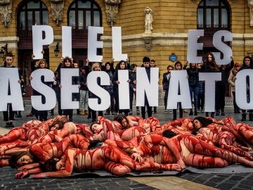 Protesta por el consumo de prendas de vestir de piel en Bilbao Protesta por el consumo de prendas de vestir de piel en Bilbao