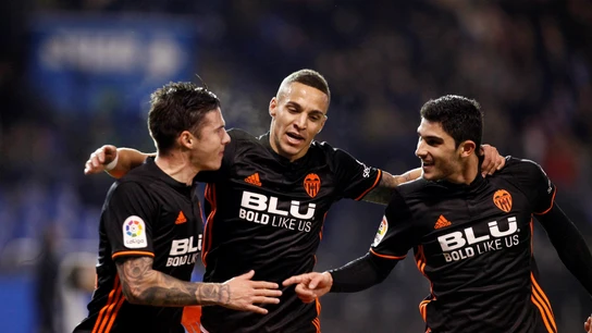 Rodrigo, Guedes y Mina celebran un gol Rodrigo, Guedes y Mina celebran un gol