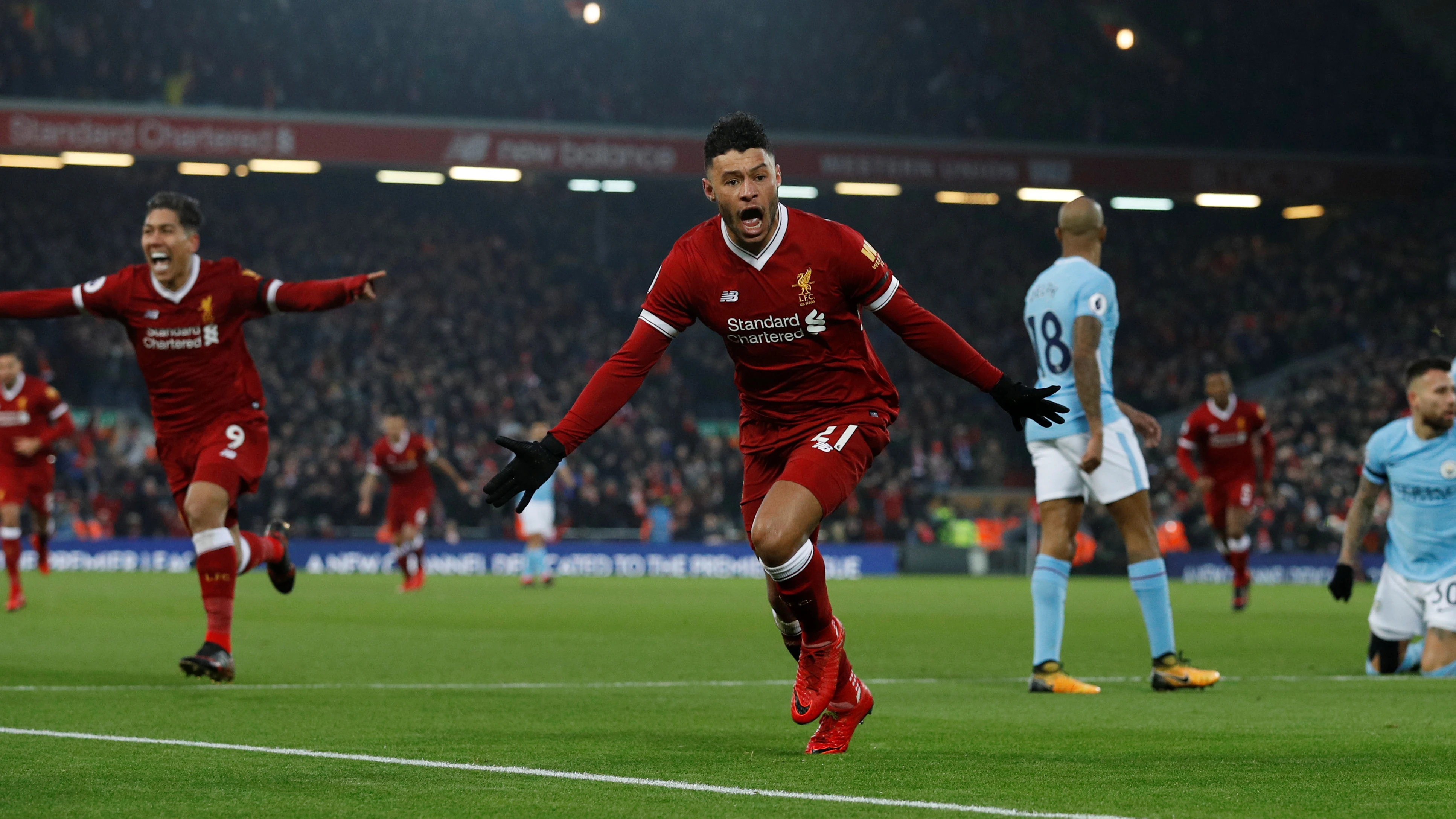 Alex Oxlade-Chamberlain celebra el 1-0 ante el Manchester City