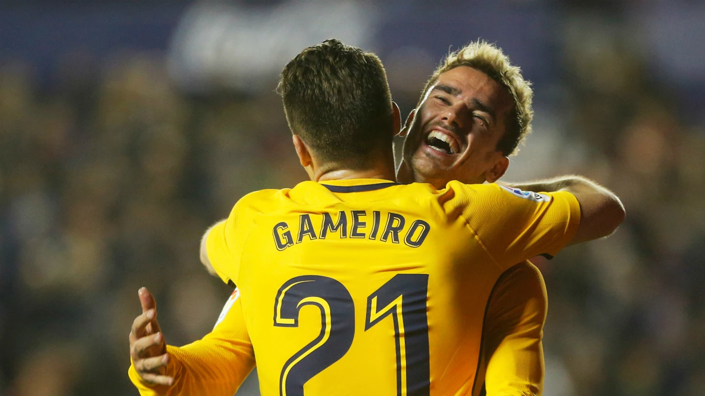 Gameiro celebra un gol con Griezmann Gameiro celebra un gol con Griezmann