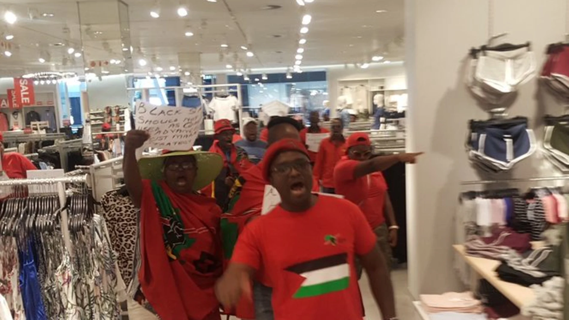 Protestas en tiendas de H&M en Sudáfrica