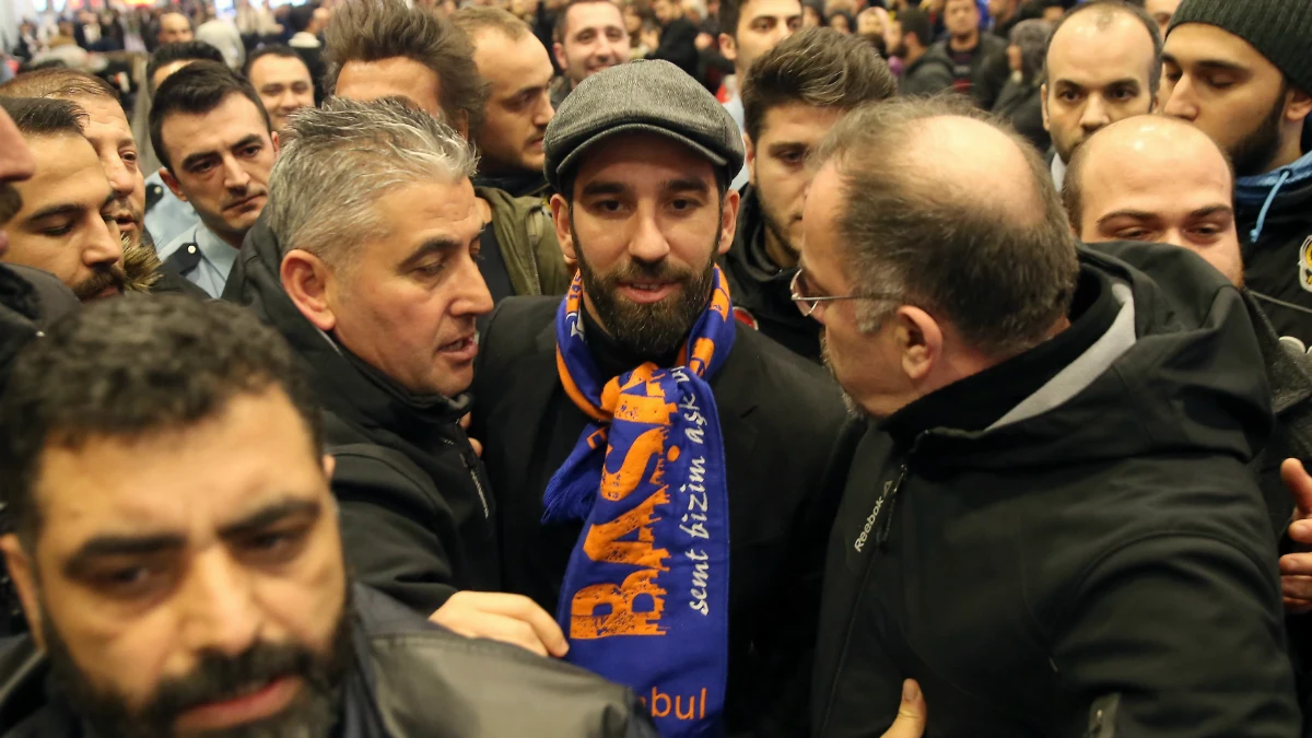 Arda Turan, en su llegada a Estambul