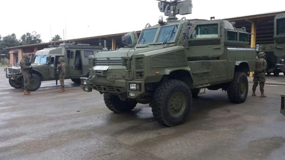 Imagen de archivo de varios militares preparando maniobras