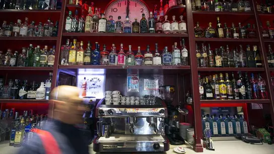 Fotografía de la barra de un céntrico bar de Valencia Fotografía de la barra de un céntrico bar de Valencia