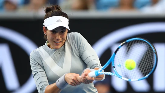 Muguruza golpea de revés durante su partido ante Ponchet Muguruza golpea de revés durante su partido ante Ponchet
