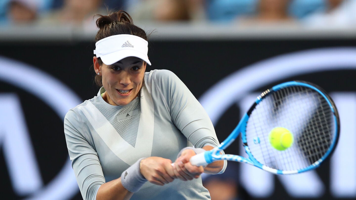 Muguruza golpea de rev&eacute;s durante su partido ante Ponchet