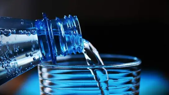 Imagen de una botella de agua Imagen de una botella de agua