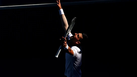 Djokovic celebra su victoria en su debut en el Open de Australia Djokovic celebra su victoria en su debut en el Open de Australia