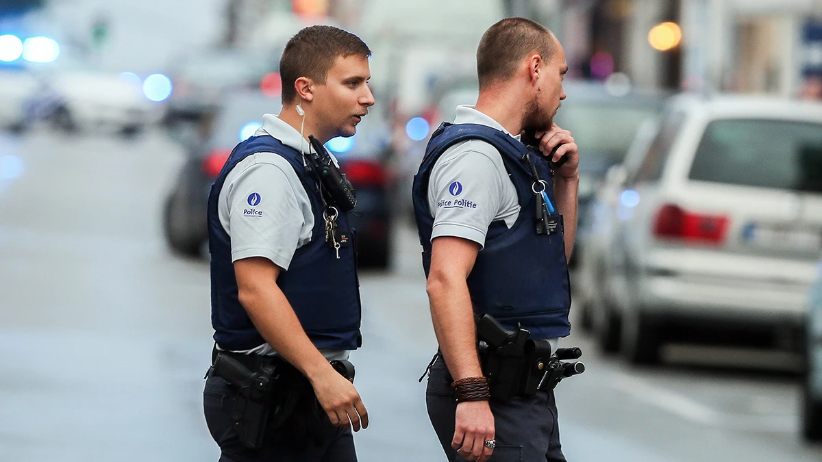 Agentes de policía caminando por Bruselas, en una imagen de archivo.