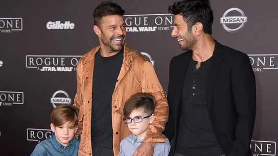 Ricky Martin junto a su marido y sus dos hijos Ricky Martin junto a su marido y sus dos hijos