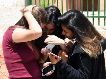 Enganchados al móvil Enganchados al móvil