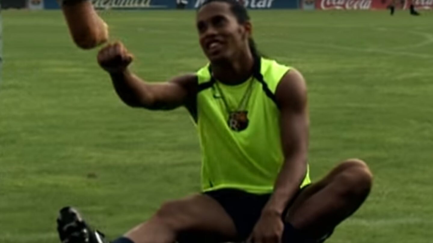 Ronaldinho, en un momento del v&iacute;deo