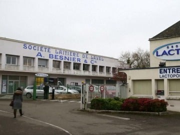 Lactalis retira en España 550.000 productos de la planta francesa que fabricó la leche contaminada Lactalis retira en España 550.000 productos de la planta francesa que fabricó la leche contaminada
