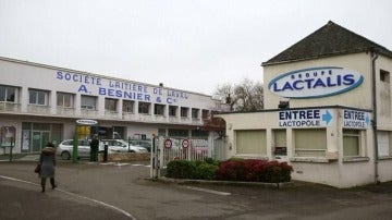 Lactalis retira en España 550.000 productos de la planta francesa que fabricó la leche contaminada