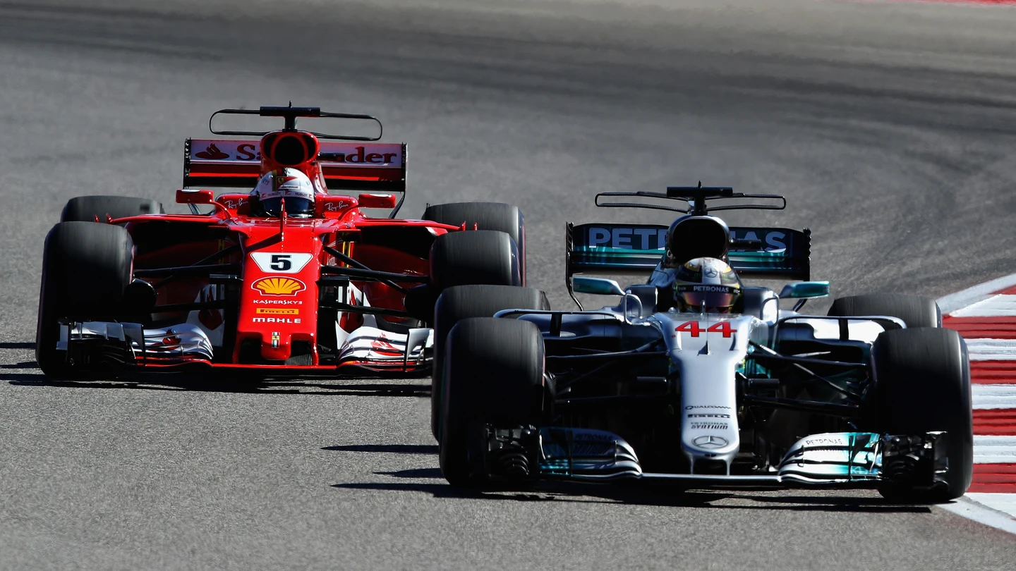 Hamilton y Vettel, durante el GP de Estados Unidos de 2017 Hamilton y Vettel, durante el GP de Estados Unidos de 2017