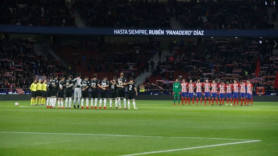 Momento del minuto de silencio por Panadero Díaz Momento del minuto de silencio por Panadero Díaz