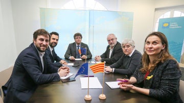 Carles Puigdemont, Roger Torrent,Clara Ponsatí, Lluís Puig, Meritxell Serret y Toni Comín 