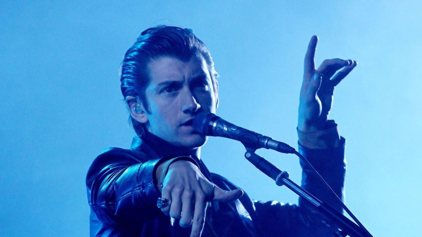 Alex Turner de la banda brit&aacute;nica Arctic Monkeys