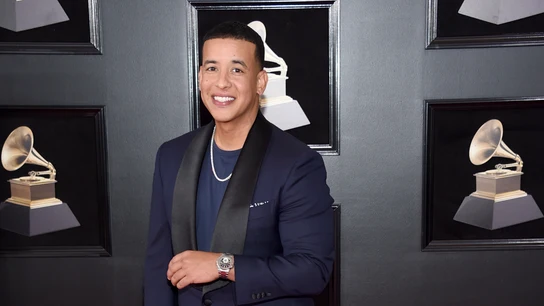 Daddy Yankee ALFOMBRA ROJA GRAMMYS 2018