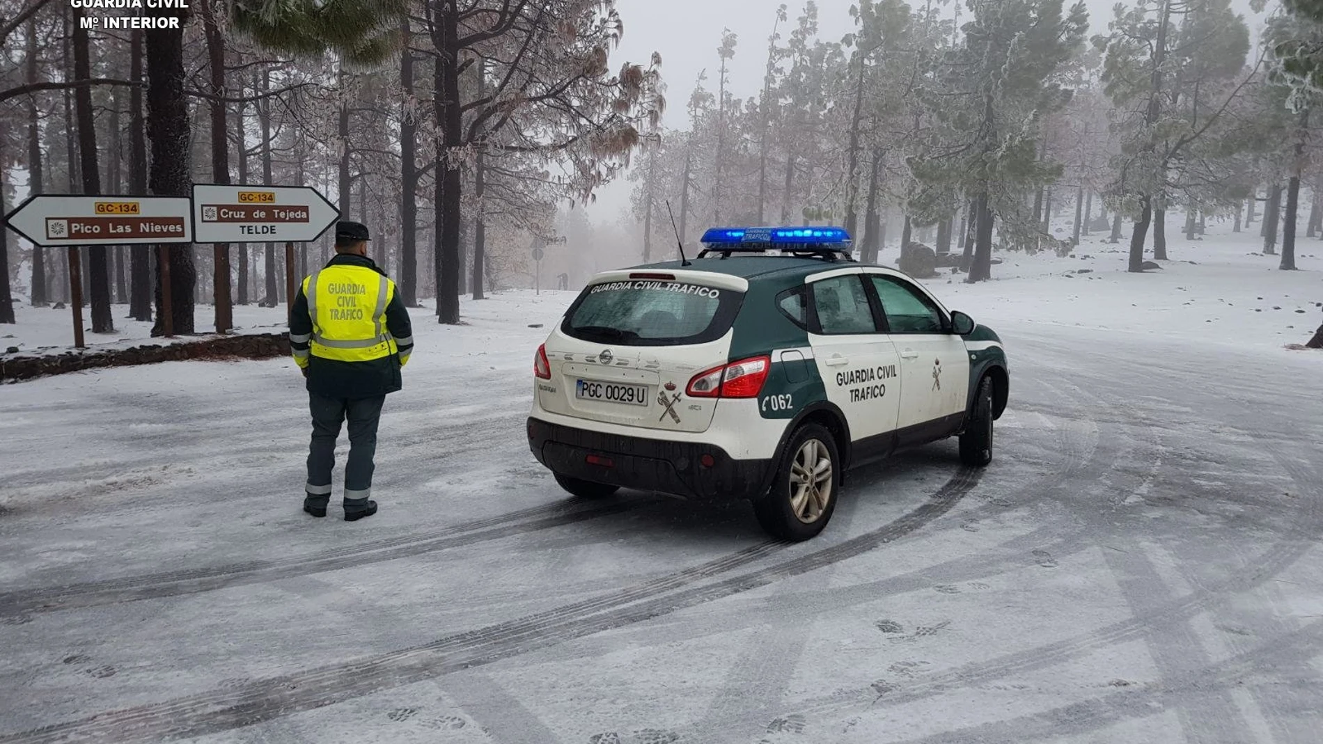 La Guardia Civil corta varias carreteras de Gran Canaria por las nevadas