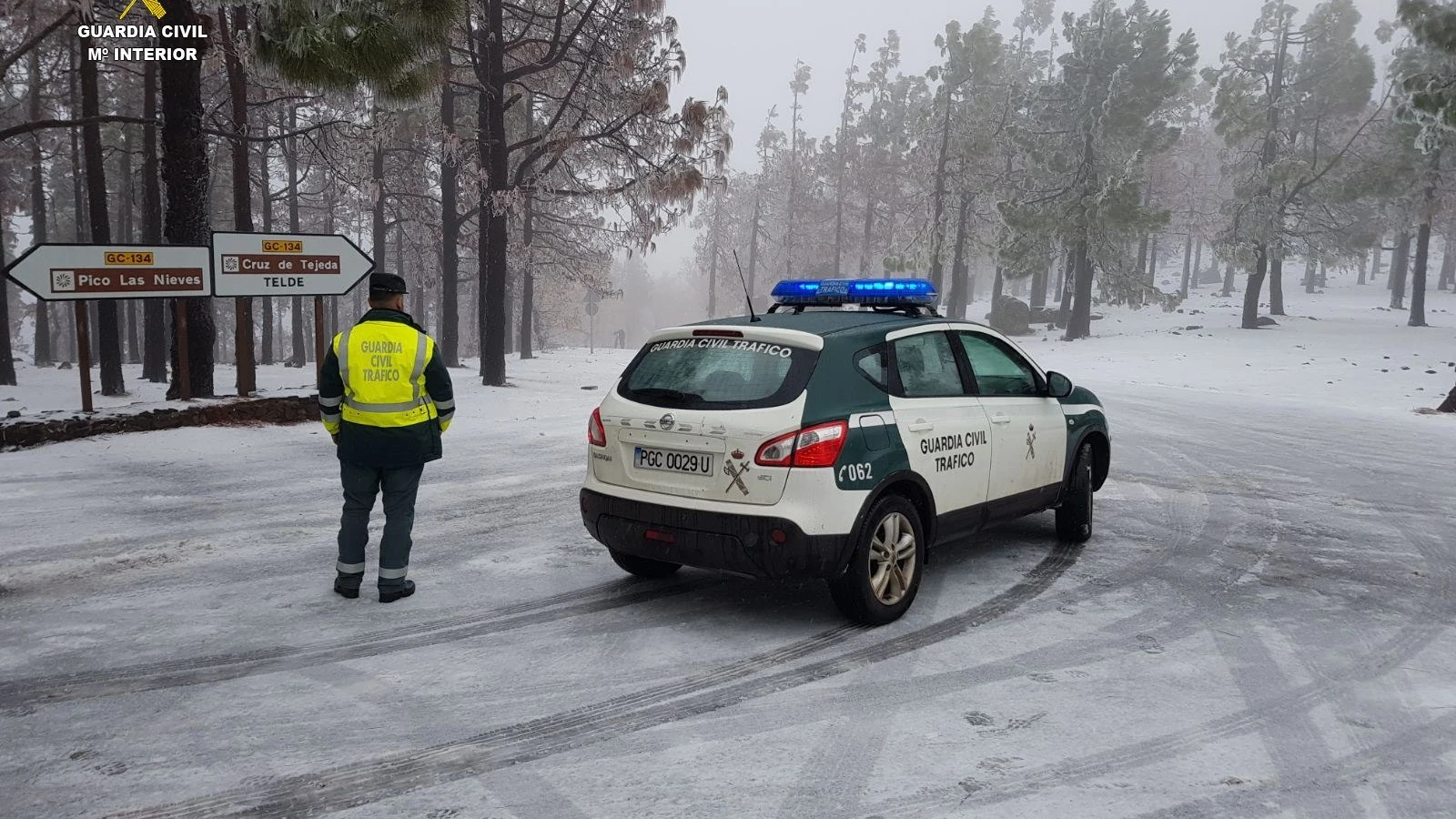 La Guardia Civil corta varias carreteras de Gran Canaria por las nevadas