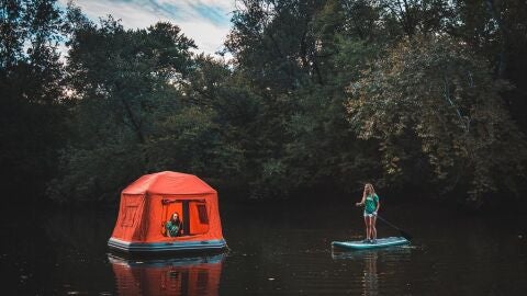 Una tienda de campaña flotante, la reinvención del camping 