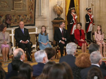 Los Reyes junto a la Princesa Leonor y la Infanta Sofía Los Reyes junto a la Princesa Leonor y la Infanta Sofía