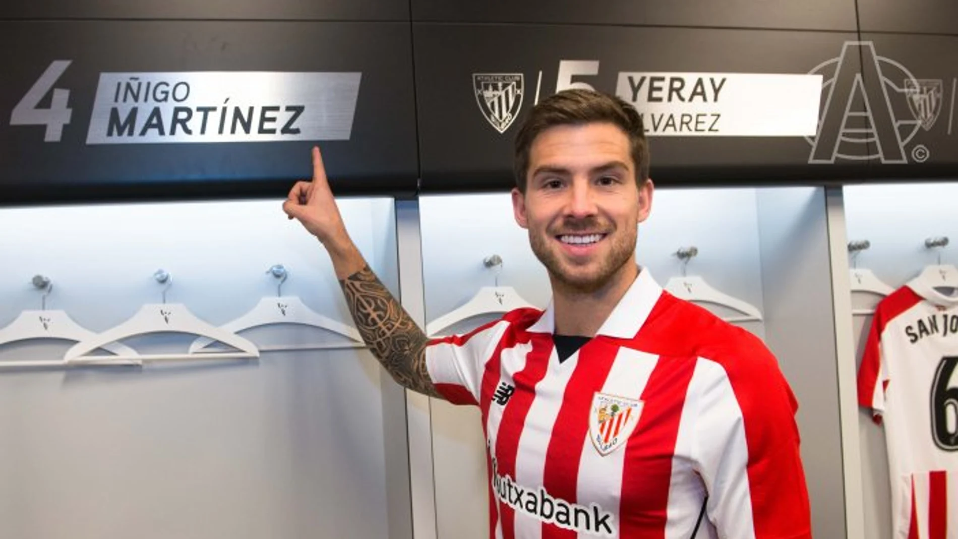 Íñigo Martínez, con la camiseta del Athletic