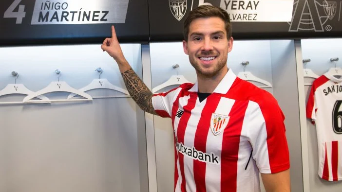 Íñigo Martínez, con la camiseta del Athletic