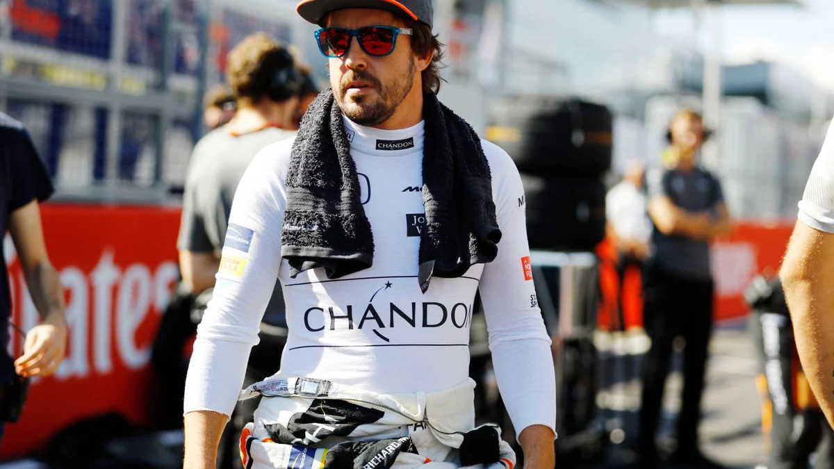 Fernando Alonso en el paddock