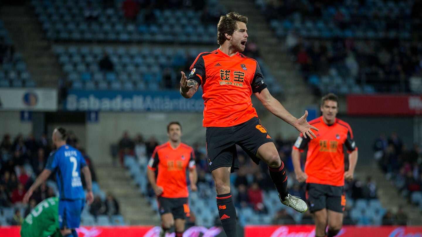 I&ntilde;igo Mart&iacute;nez celebra un gol con la Real Sociedad
