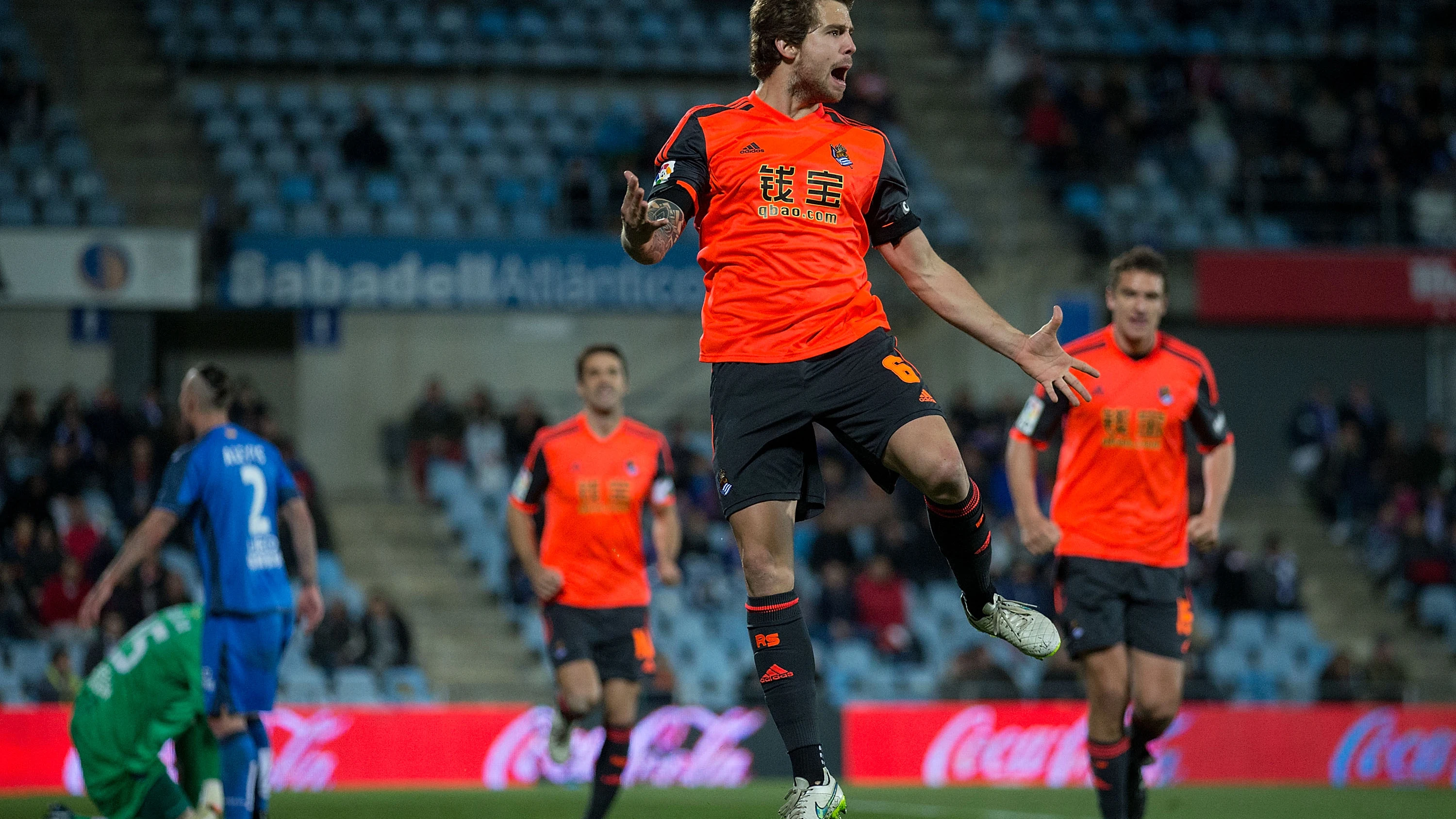 Iñigo Martínez celebra un gol con la Real Sociedad