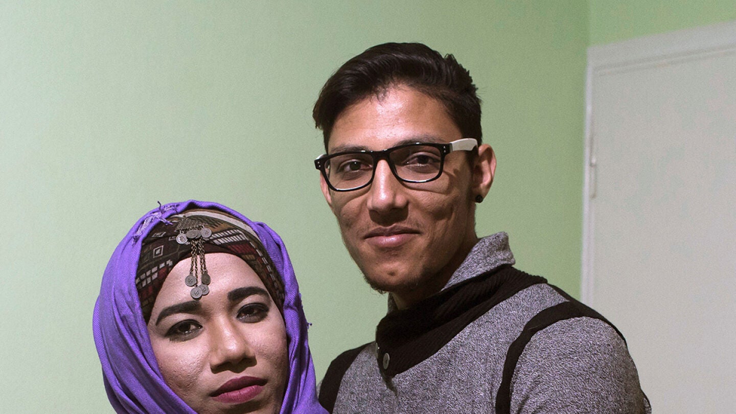 Ovil y Osman, la pareja LGTB de refugiados atrapados en Lesbos