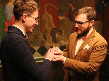 La pareja gay que contrajo matrimonio en Dinamarca La pareja gay que contrajo matrimonio en Dinamarca