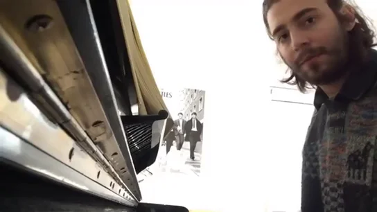 El ganador de Eurovisión Salvador Sobral se deja ver por primera vez tras su trasplante de corazón El ganador de Eurovisión Salvador Sobral se deja ver por primera vez tras su trasplante de corazón