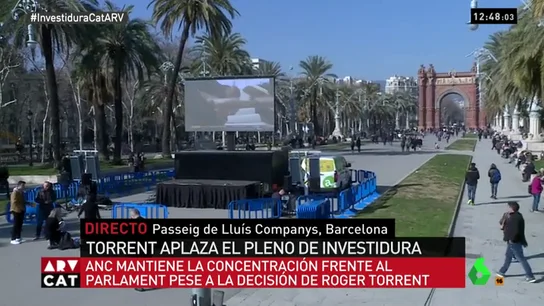 Pantalla que se había instalado para seguir el pleno del Parlament Pantalla que se había instalado para seguir el pleno del Parlament